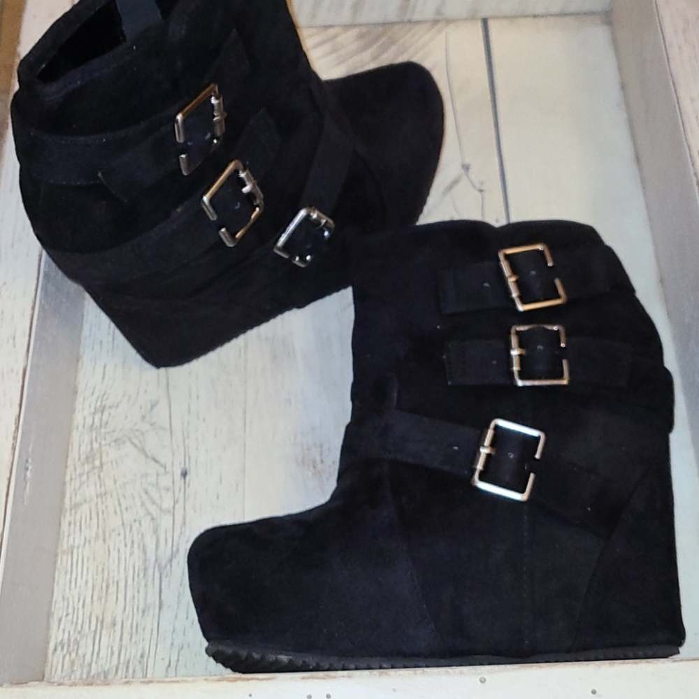 Shi by Journeys Black Platform Wedge Buckle Boot